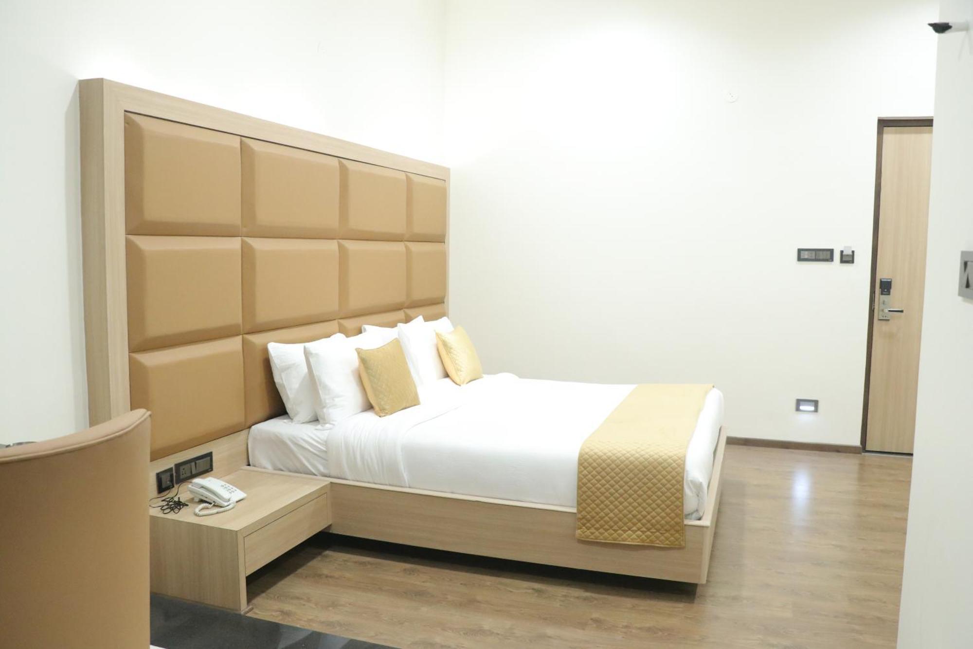 Pt Moolraj Residency Hotel Una  Exterior photo