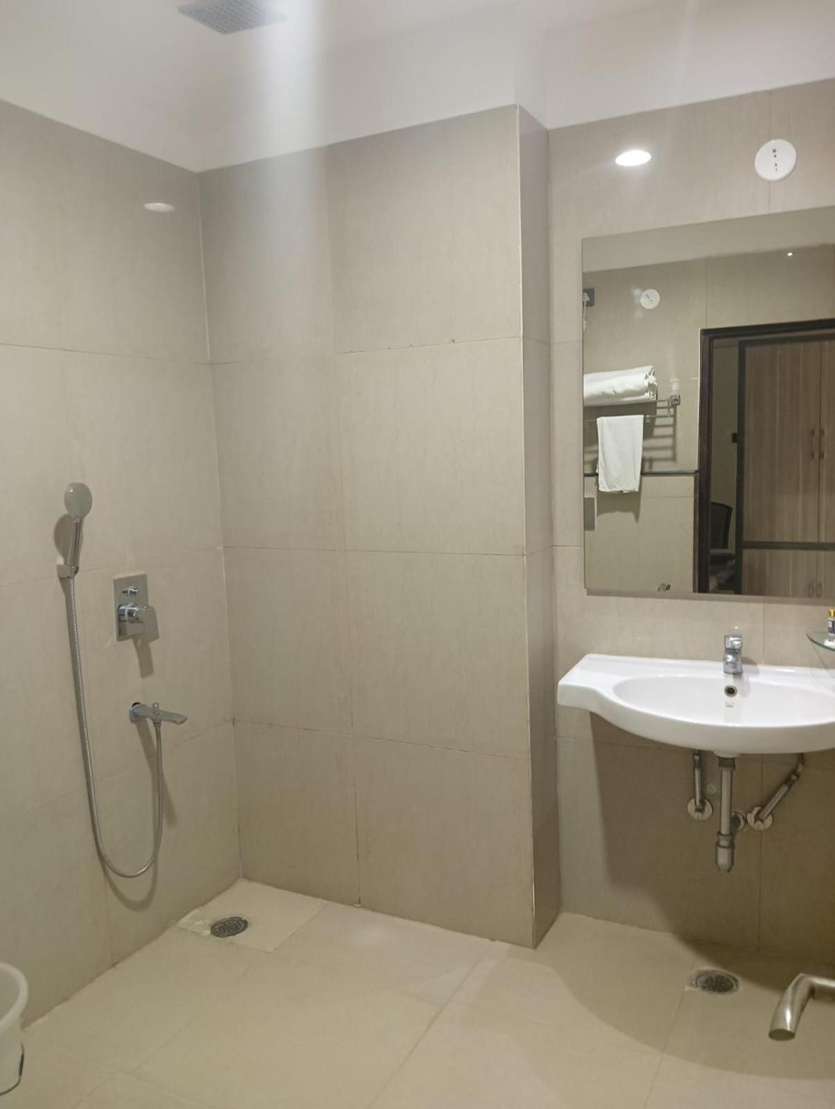 Pt Moolraj Residency Hotel Una  Exterior photo